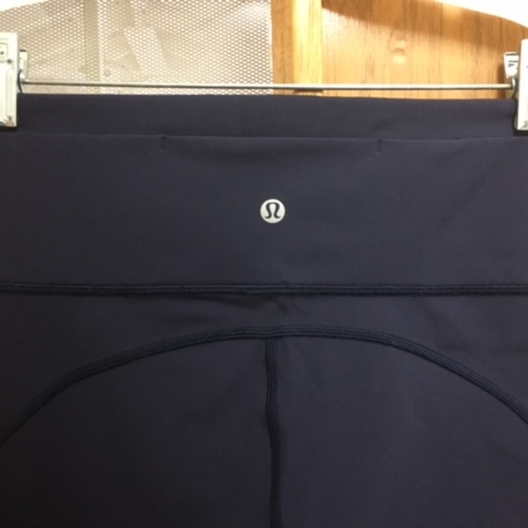 EUC Lululemon Mix & Mesh Crop 21" Midnight Navy Moroccan Blue - Picture 8 of 10